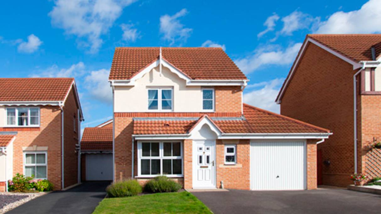 Detached house with garage